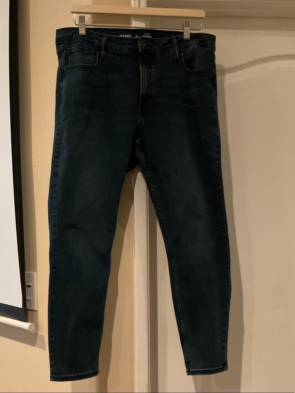 Old Navy Women’s Rockstar Super Skinny Jeans size 16 Short